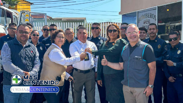 RECIBE PRESIDENTA ROCIO ADAME DONATIVO DE 2 UNIDADES DEL PATRONATO PRO BOMBEROS